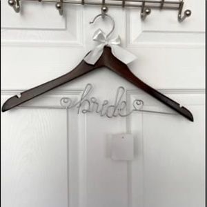 ‘Bride’ hanger NWT